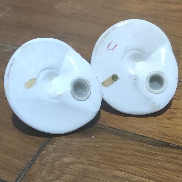 Opalescent white shell salt & pepper shakers - Picture 5 of 5